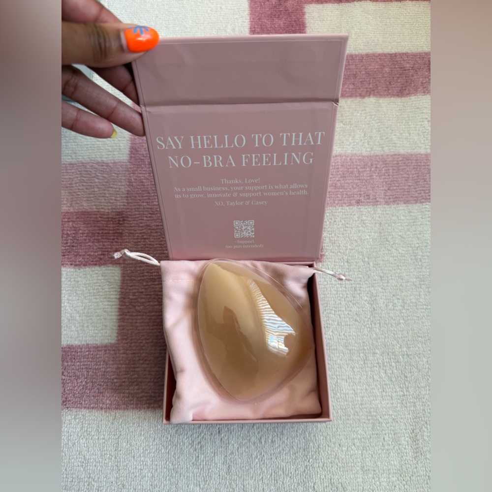 grippy CAKES triangles™ Silicone Adhesive Bra in Nude